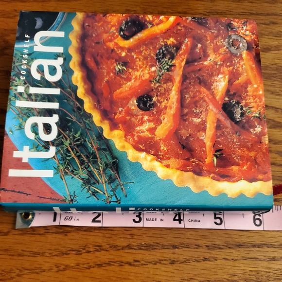 3 COOKBOOKS: ROBUST BUT COMPACT - Picture 2 of 8